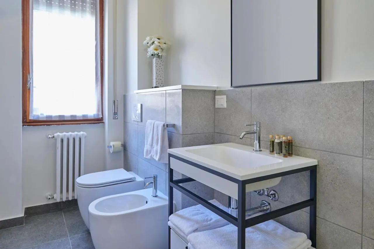 Red Ribbon Hotel Milan 2*,